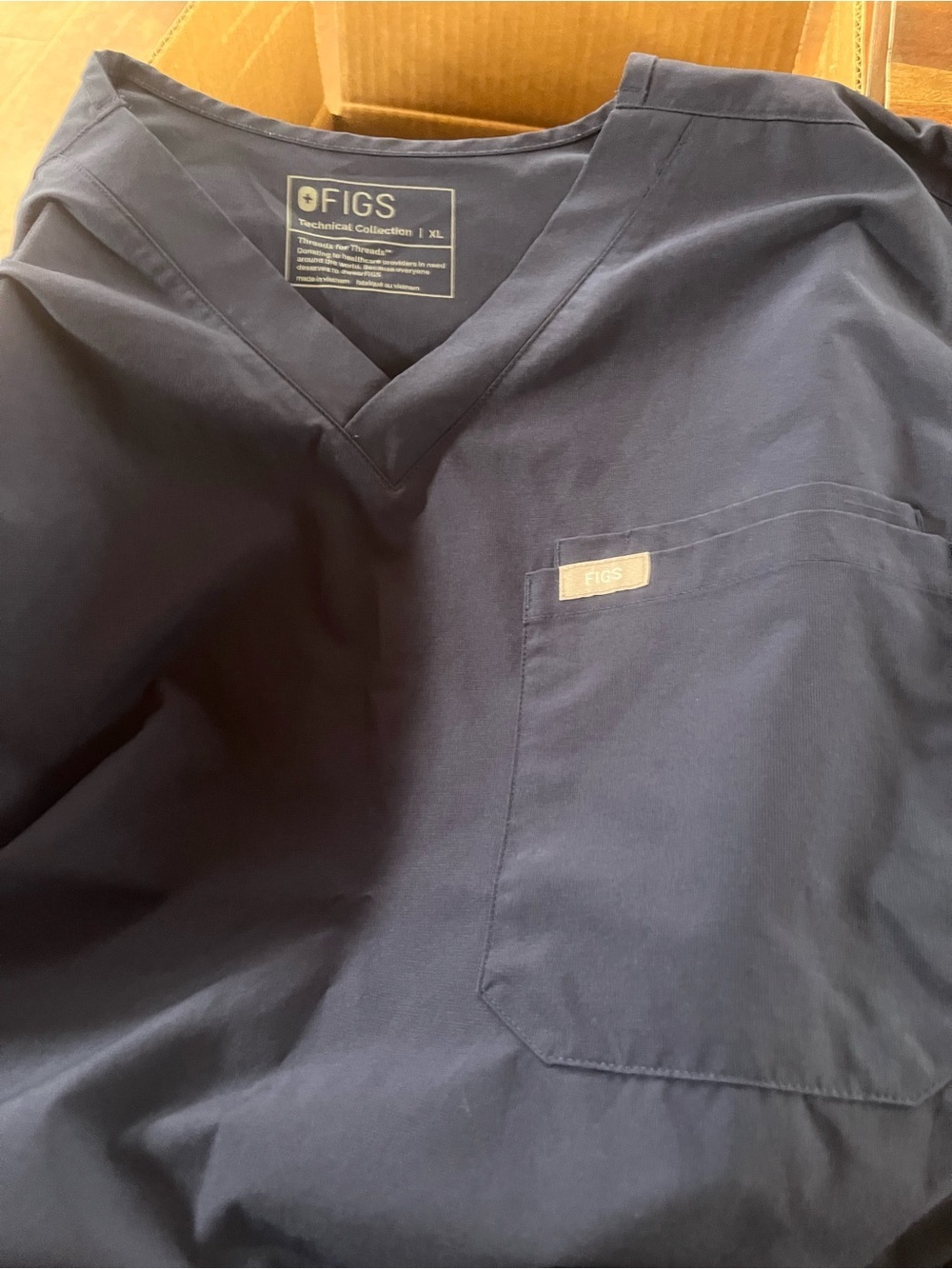 Figs Men's Navy V-Neck Scrub Top with Chest Pocket - Picture 3 of 6